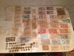 Коллекция бумажных банкнот и монет  1920 года