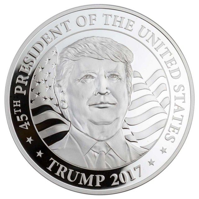 Реверс серебряной монеты Трамп