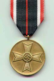 Медаль Креста За военные заслуги. Третий рейх. Аверс