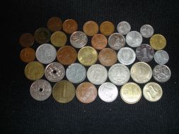 Продам  монеты  разных  стран  малого  номинала