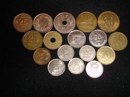 Продам  монеты  разных  стран  номиналом  20  и  25