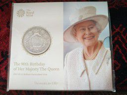 Памятная монета "90-летний юбилей королевы Великобритании"