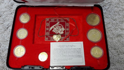 Монеты коллекционные в честь возврата Гонконга в Китай